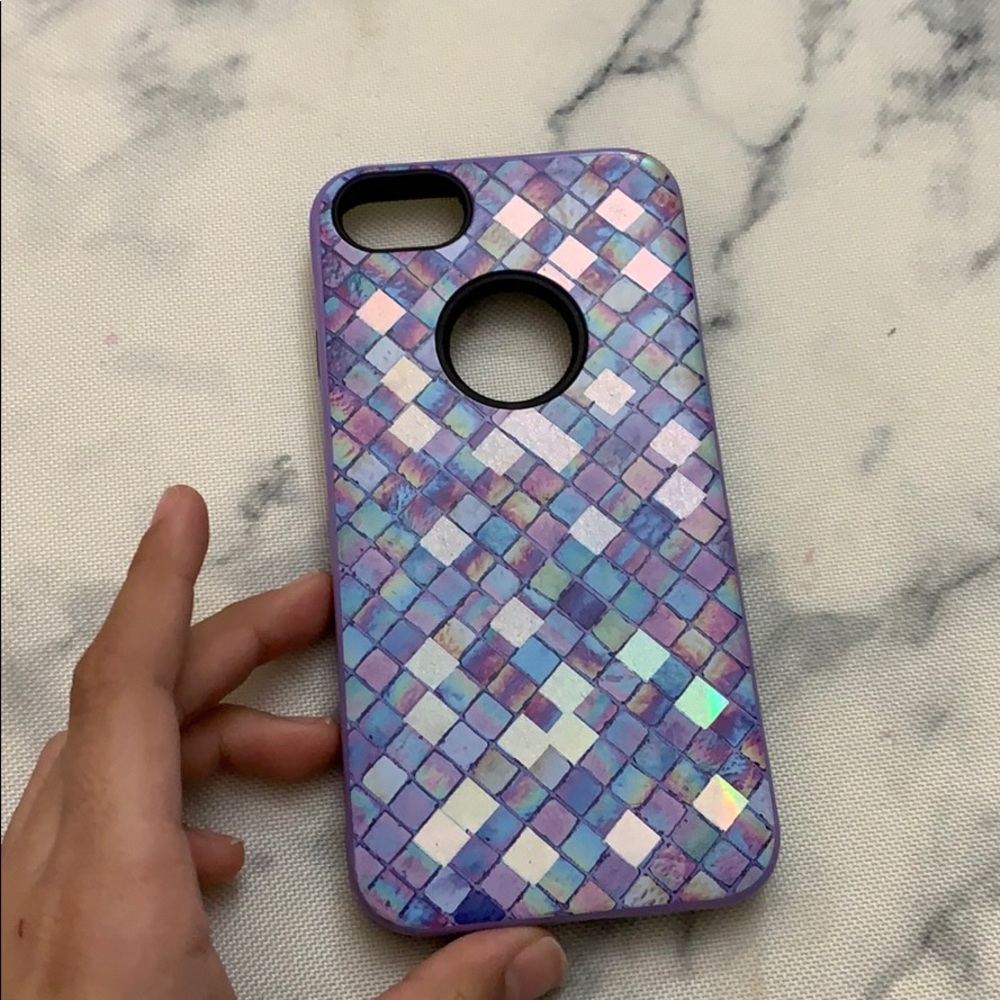 Phone case that can switch from purple to black!